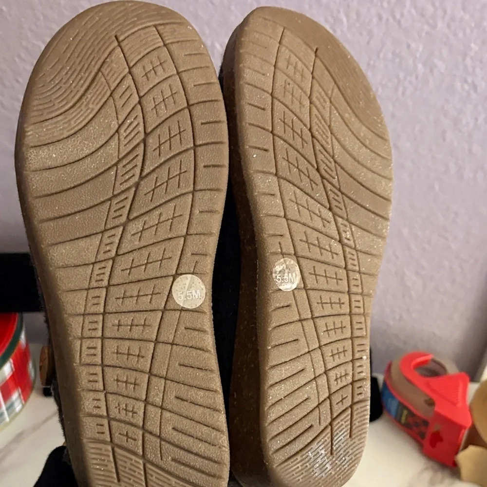 Earth Origins Woman’s Charcoal Slippers - Picture 7 of 8